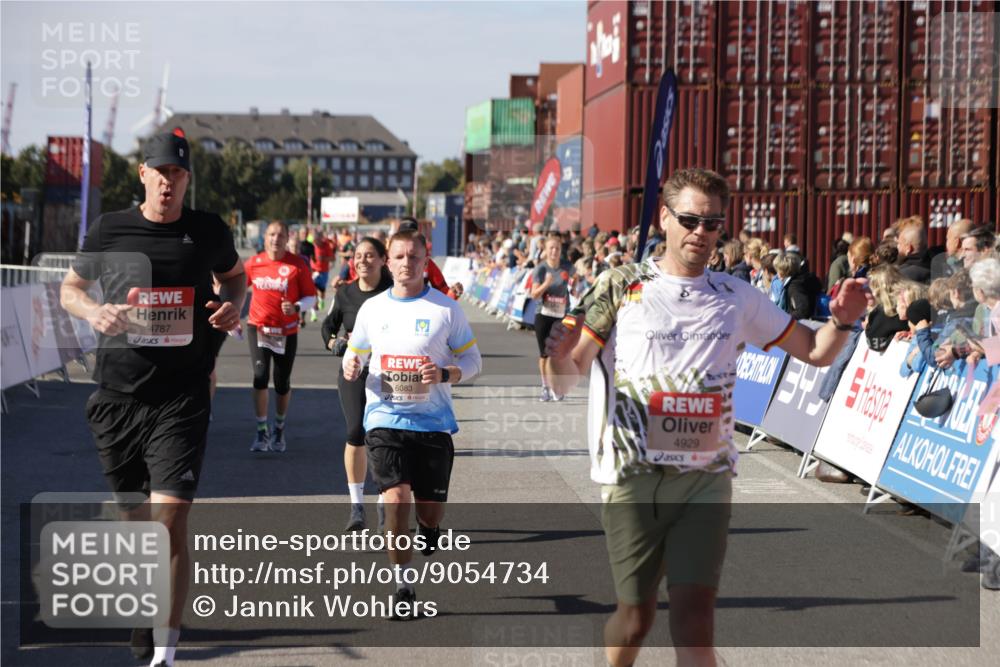03.10.2025 - Köhlbrandbrückenlauf Jannik Wohlers http://msf.ph/oto/9054734 03.10.2025 13:10:02 Ziel 4196, 4260, 4573, 4718, 4730, 4787, 4837, 4929, 5520, 5763, 5977, 6083, 6111, 6428, 6432, 6750, 6764 meine-sportfotos.de