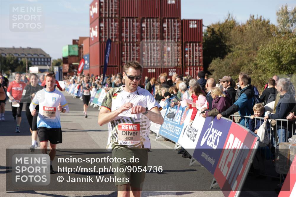 03.10.2025 - Köhlbrandbrückenlauf Jannik Wohlers http://msf.ph/oto/9054736 03.10.2025 13:10:02 Ziel 4196, 4260, 4573, 4718, 4730, 4787, 4837, 4929, 5520, 5763, 5977, 6083, 6111, 6428, 6432, 6750, 6764 meine-sportfotos.de