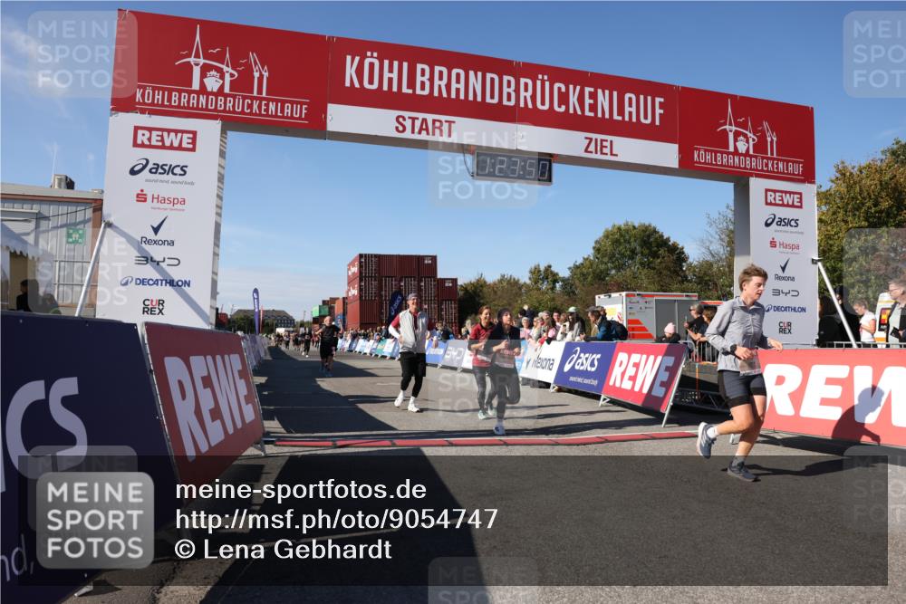 03.10.2025 - Köhlbrandbrückenlauf Lena Gebhardt http://msf.ph/oto/9054747 03.10.2025 13:23:50 Ziel 4285, 4465, 4743, 4918, 5081, 5093, 5397, 5431, 5742, 5855, 6728 meine-sportfotos.de