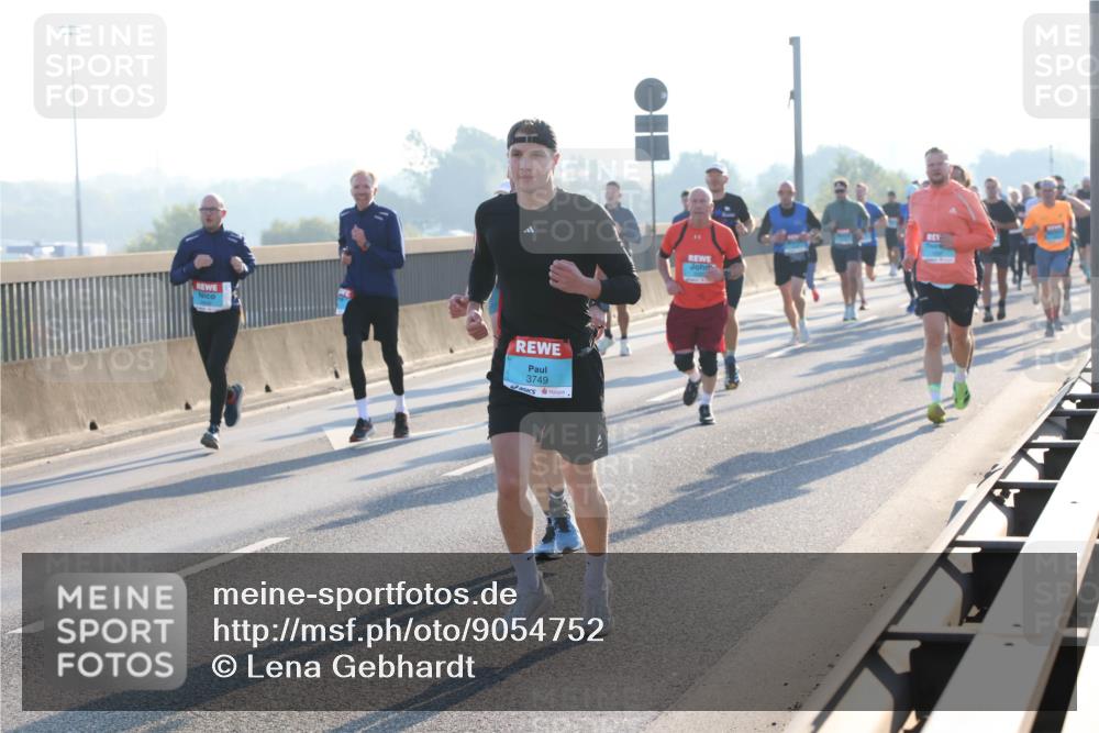 03.10.2025 - Köhlbrandbrückenlauf Lena Gebhardt http://msf.ph/oto/9054752 03.10.2025 09:16:39 Position 1 3749 meine-sportfotos.de