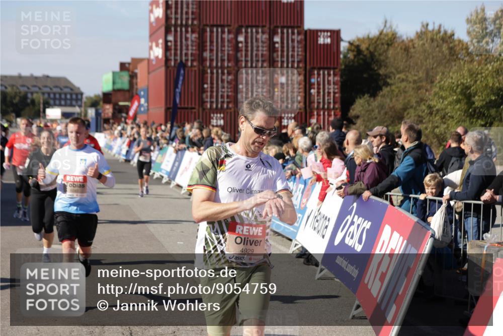 03.10.2025 - Köhlbrandbrückenlauf Jannik Wohlers http://msf.ph/oto/9054759 03.10.2025 13:10:02 Ziel 4196, 4260, 4573, 4718, 4730, 4787, 4837, 4929, 5520, 5763, 5977, 6083, 6111, 6428, 6432, 6750, 6764 meine-sportfotos.de