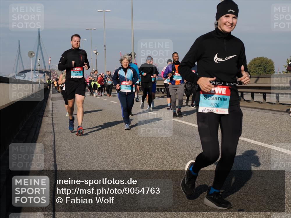 03.10.2025 - Köhlbrandbrückenlauf Fabian Wolf http://msf.ph/oto/9054763 03.10.2025 10:02:48 Position 3 2810, 3570, 2076 meine-sportfotos.de