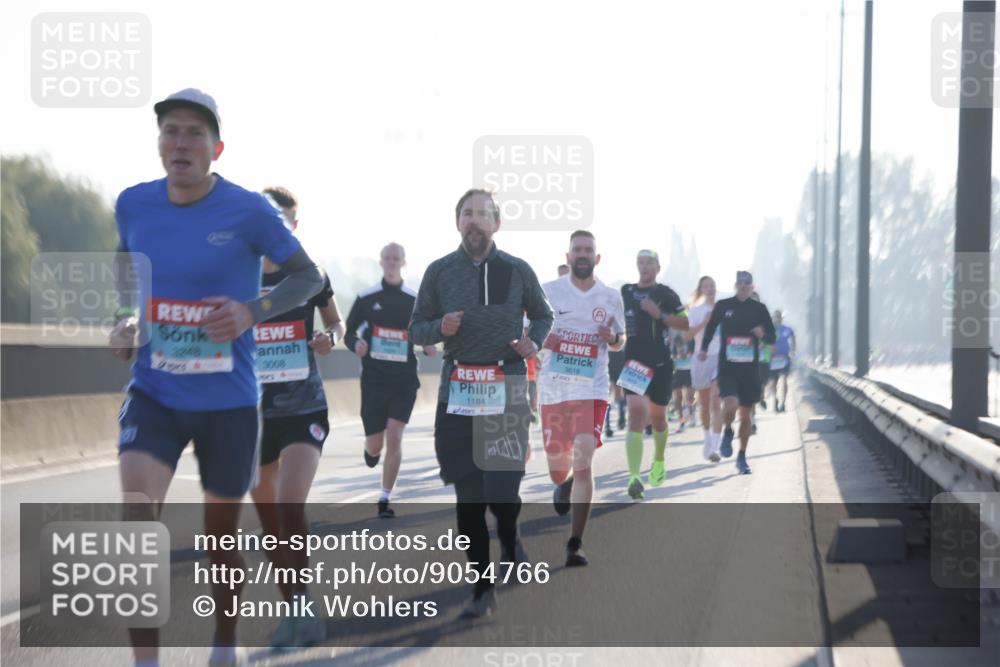 03.10.2025 - Köhlbrandbrückenlauf Jannik Wohlers http://msf.ph/oto/9054766 03.10.2025 09:12:35 Position 3 3248, 3008, 1184, 3618, 00 meine-sportfotos.de