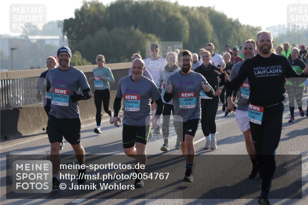 03.10.2025 - Köhlbrandbrückenlauf Jannik Wohlers http://msf.ph/oto/9054767 03.10.2025 09:20:23 Position 3 3027, 3022, 3026, 302, 1785 meine-sportfotos.de