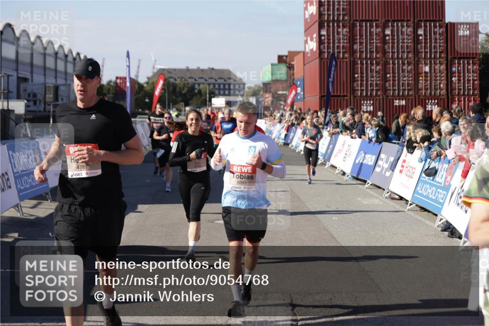 03.10.2025 - Köhlbrandbrückenlauf Jannik Wohlers http://msf.ph/oto/9054768 03.10.2025 13:10:03 Ziel 4196, 4260, 4573, 4718, 4730, 4787, 4837, 4929, 5763, 5977, 6083, 6111, 6428, 6432, 6750, 6764 meine-sportfotos.de