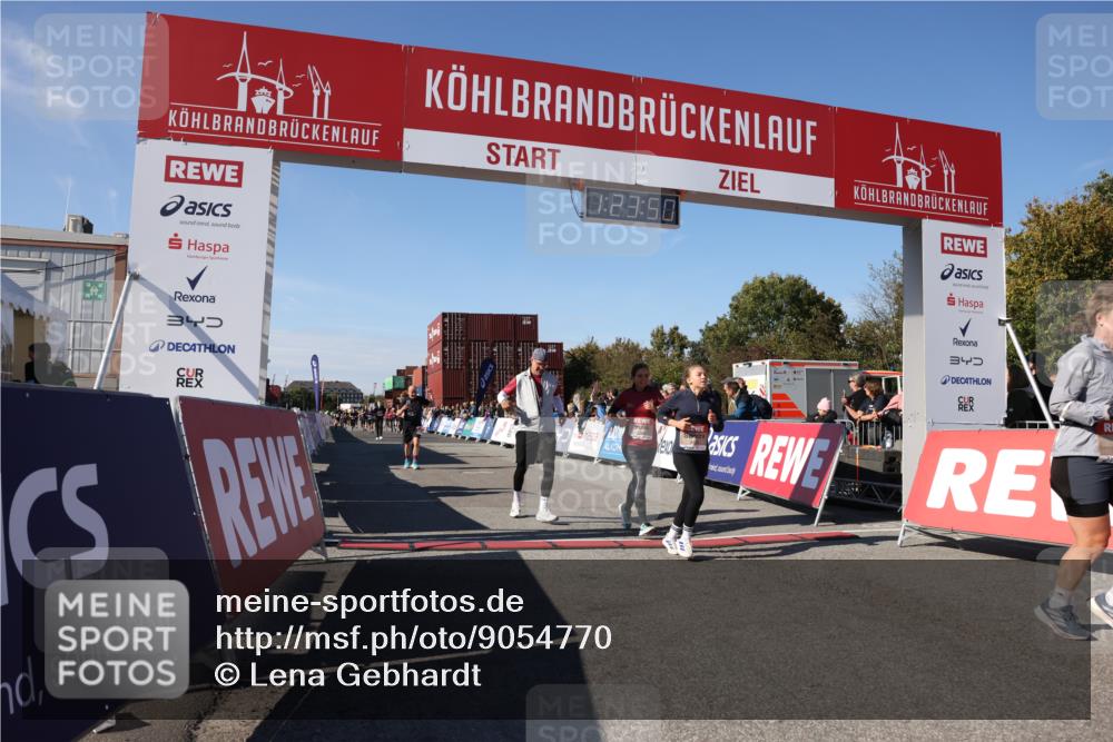 03.10.2025 - Köhlbrandbrückenlauf Lena Gebhardt http://msf.ph/oto/9054770 03.10.2025 13:23:51 Ziel 4285, 4465, 4743, 4918, 5081, 5093, 5397, 5431, 5709, 5742, 5855, 6728 meine-sportfotos.de