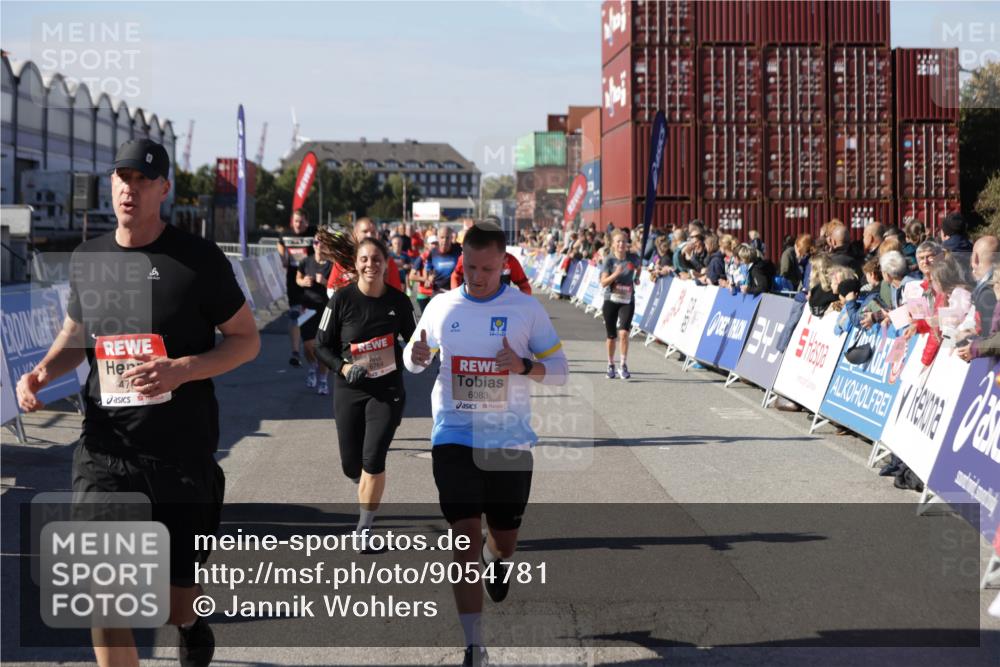 03.10.2025 - Köhlbrandbrückenlauf Jannik Wohlers http://msf.ph/oto/9054781 03.10.2025 13:10:03 Ziel 4196, 4260, 4573, 4718, 4730, 4787, 4837, 4929, 5763, 5977, 6083, 6111, 6428, 6432, 6750, 6764 meine-sportfotos.de