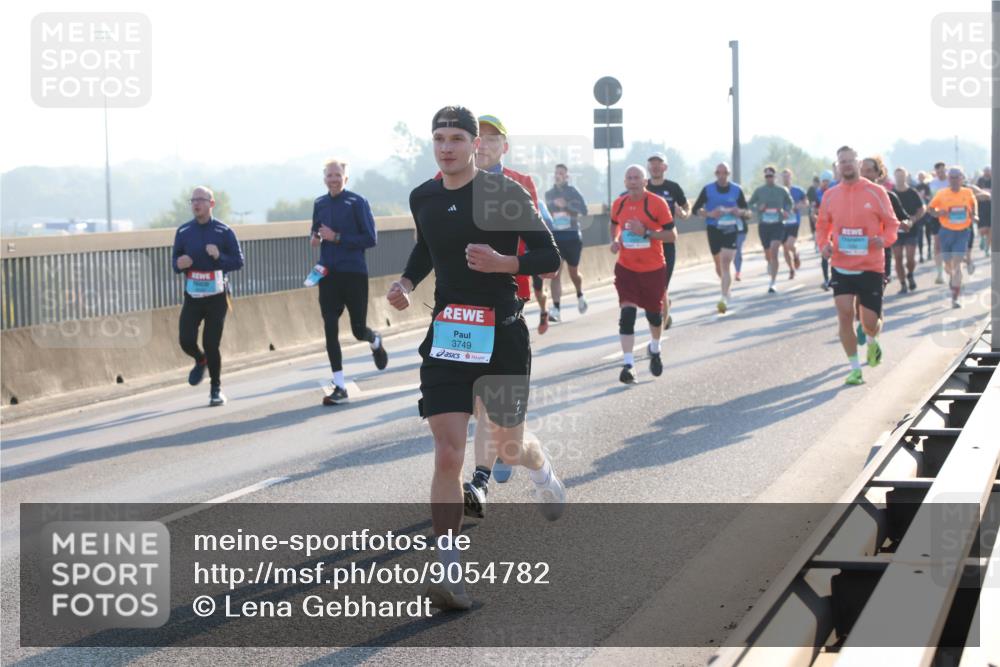 03.10.2025 - Köhlbrandbrückenlauf Lena Gebhardt http://msf.ph/oto/9054782 03.10.2025 09:16:39 Position 1 3749 meine-sportfotos.de