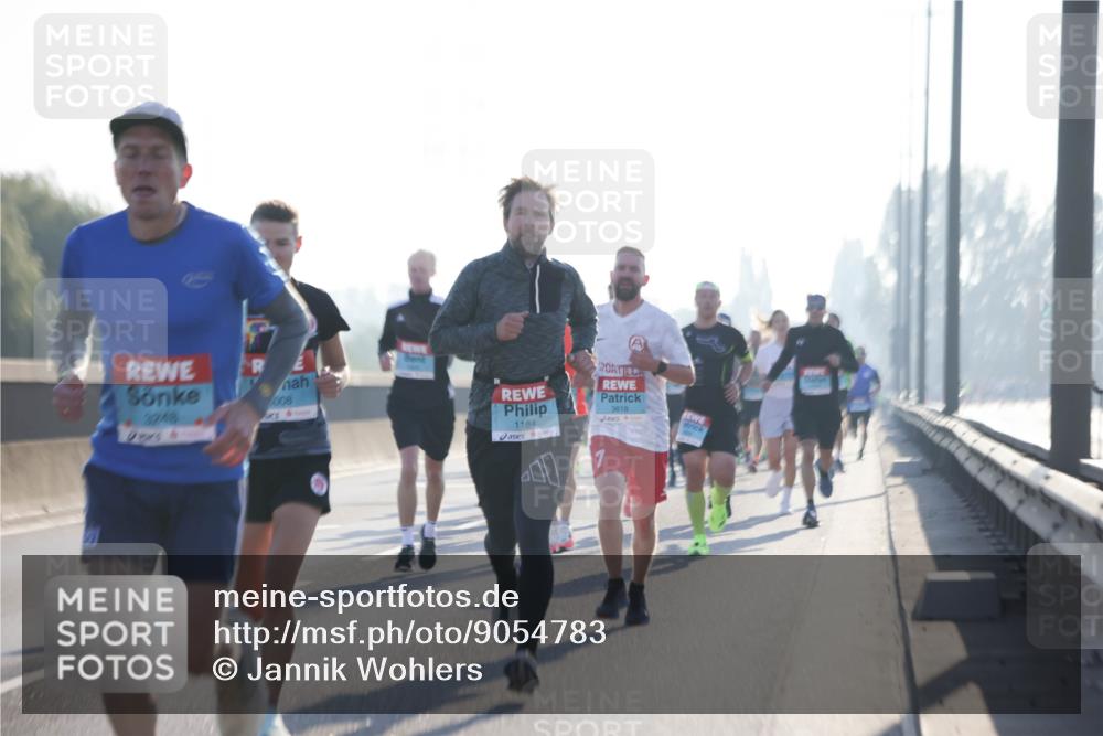 03.10.2025 - Köhlbrandbrückenlauf Jannik Wohlers http://msf.ph/oto/9054783 03.10.2025 09:12:35 Position 3 008, 1184, 00, 3618, 7 meine-sportfotos.de