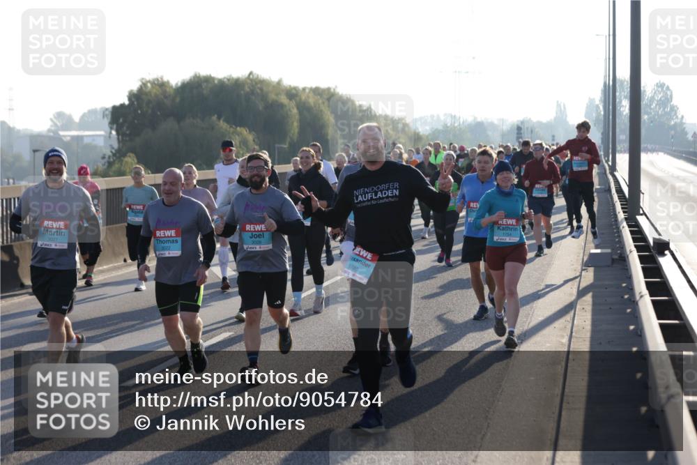 03.10.2025 - Köhlbrandbrückenlauf Jannik Wohlers http://msf.ph/oto/9054784 03.10.2025 09:20:23 Position 3 3026, 1785, 1754, 3027, 3022 meine-sportfotos.de