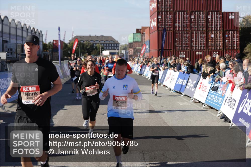 03.10.2025 - Köhlbrandbrückenlauf Jannik Wohlers http://msf.ph/oto/9054785 03.10.2025 13:10:03 Ziel 4196, 4260, 4573, 4718, 4730, 4787, 4837, 4929, 5763, 5977, 6083, 6111, 6428, 6432, 6750, 6764 meine-sportfotos.de