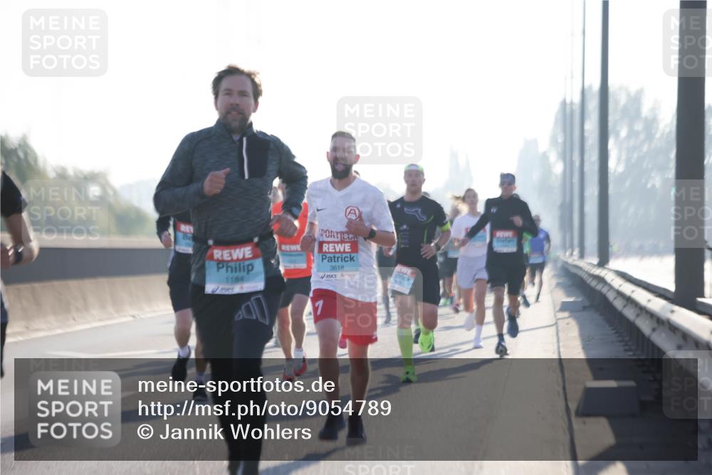 03.10.2025 - Köhlbrandbrückenlauf Jannik Wohlers http://msf.ph/oto/9054789 03.10.2025 09:12:36 Position 3 3618, 1184, 7 meine-sportfotos.de