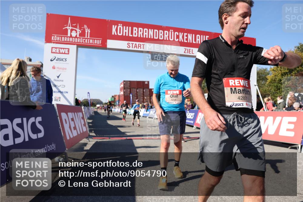 03.10.2025 - Köhlbrandbrückenlauf Lena Gebhardt http://msf.ph/oto/9054790 03.10.2025 13:07:30 Ziel 4113, 4254, 4287, 4288, 4375, 4590, 4636, 4649, 4794, 4806, 5645, 5646, 5870, 5872, 6459 meine-sportfotos.de
