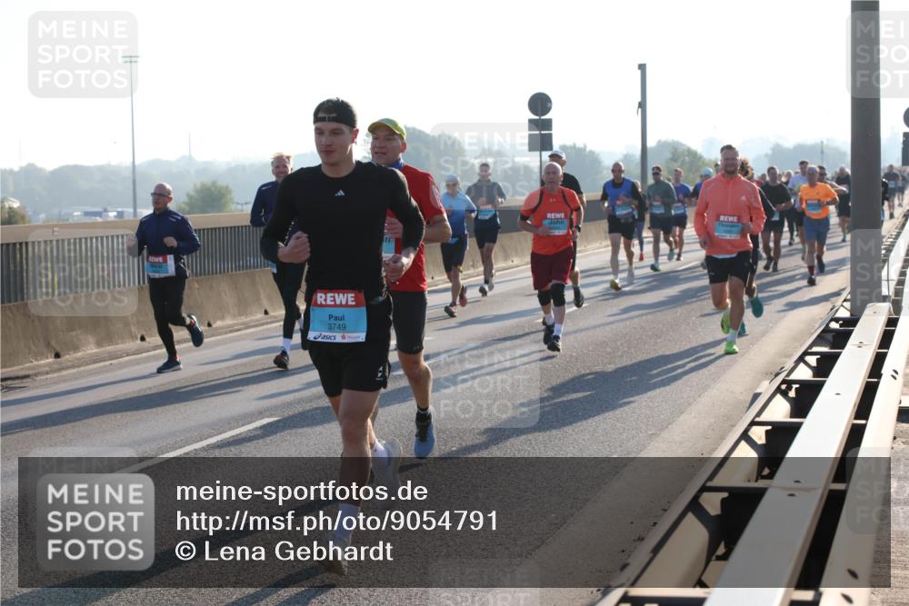 03.10.2025 - Köhlbrandbrückenlauf Lena Gebhardt http://msf.ph/oto/9054791 03.10.2025 09:16:39 Position 1 3749 meine-sportfotos.de