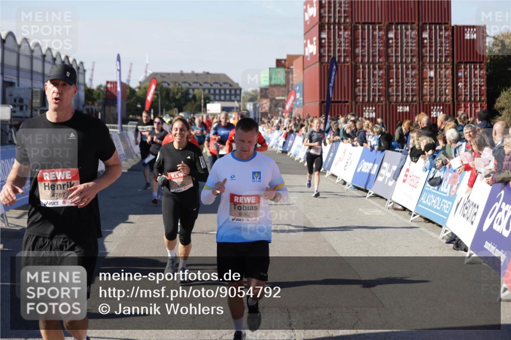 03.10.2025 - Köhlbrandbrückenlauf Jannik Wohlers http://msf.ph/oto/9054792 03.10.2025 13:10:03 Ziel 4196, 4260, 4573, 4718, 4730, 4787, 4837, 4929, 5763, 5977, 6083, 6111, 6428, 6432, 6750, 6764 meine-sportfotos.de