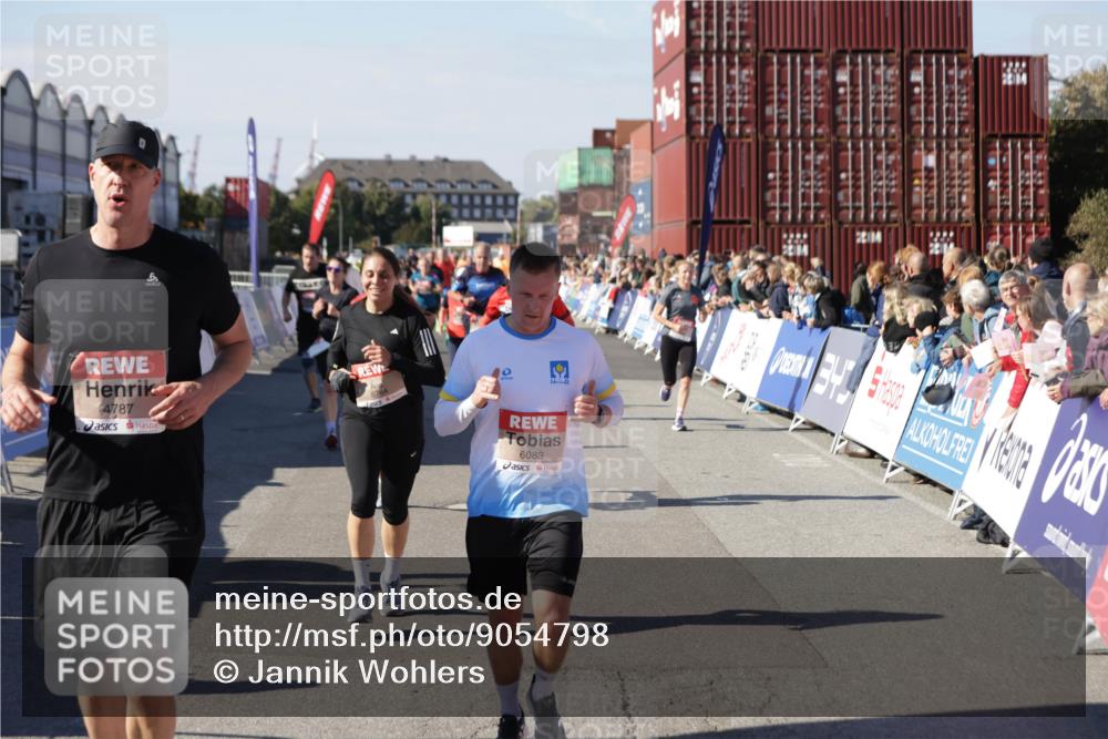 03.10.2025 - Köhlbrandbrückenlauf Jannik Wohlers http://msf.ph/oto/9054798 03.10.2025 13:10:03 Ziel 4196, 4260, 4573, 4718, 4730, 4787, 4837, 4929, 5763, 5977, 6083, 6111, 6428, 6432, 6750, 6764 meine-sportfotos.de