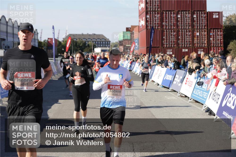 03.10.2025 - Köhlbrandbrückenlauf Jannik Wohlers http://msf.ph/oto/9054802 03.10.2025 13:10:03 Ziel 4196, 4260, 4573, 4718, 4730, 4787, 4837, 4929, 5763, 5977, 6083, 6111, 6428, 6432, 6750, 6764 meine-sportfotos.de