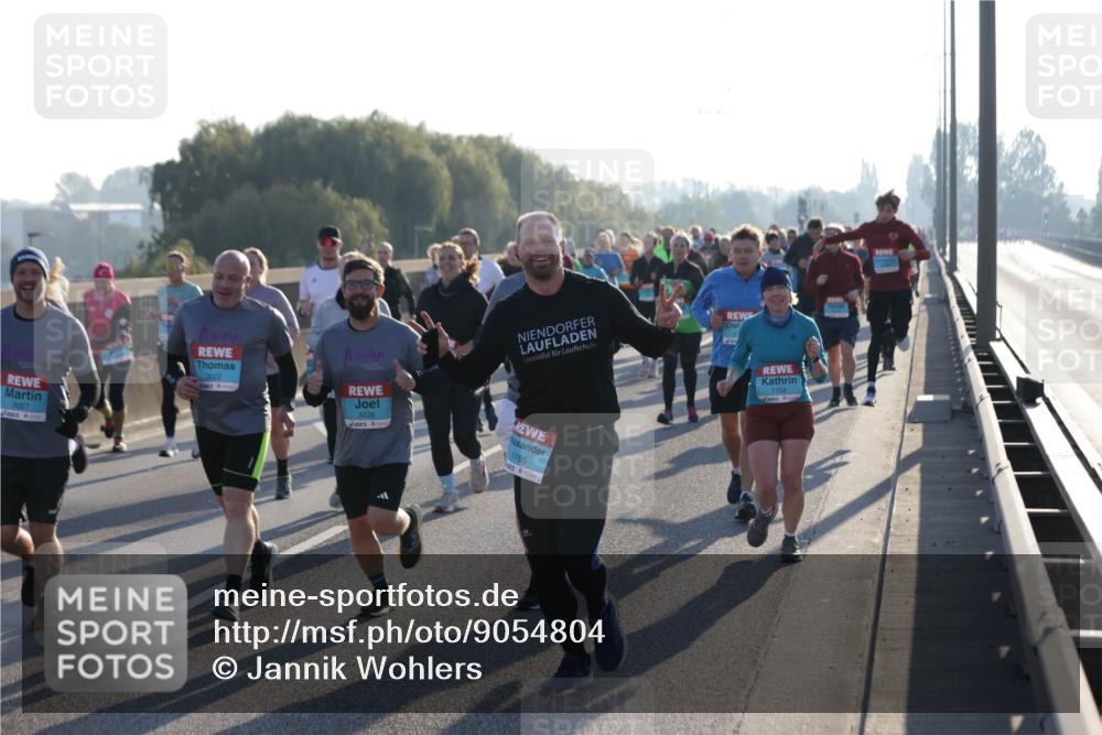 03.10.2025 - Köhlbrandbrückenlauf Jannik Wohlers http://msf.ph/oto/9054804 03.10.2025 09:20:23 Position 3 3026, 1785, 3027, 3022, 1754 meine-sportfotos.de
