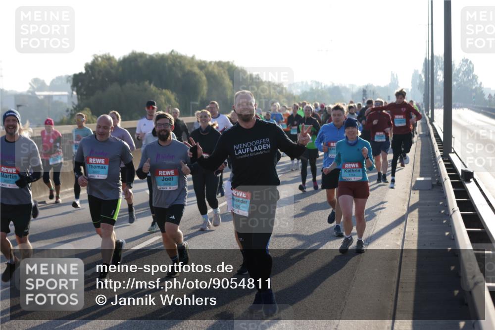 03.10.2025 - Köhlbrandbrückenlauf Jannik Wohlers http://msf.ph/oto/9054811 03.10.2025 09:20:23 Position 3 3022, 3026, 1785, 1754 meine-sportfotos.de