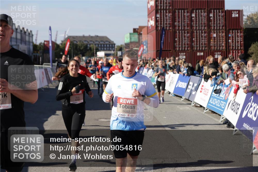 03.10.2025 - Köhlbrandbrückenlauf Jannik Wohlers http://msf.ph/oto/9054816 03.10.2025 13:10:04 Ziel 4196, 4260, 4573, 4718, 4730, 4787, 4837, 4929, 5763, 5977, 6083, 6111, 6428, 6432, 6750, 6764, 6813 meine-sportfotos.de