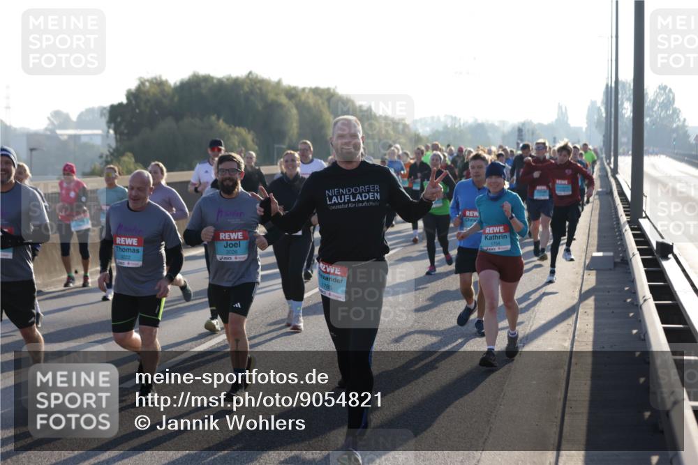 03.10.2025 - Köhlbrandbrückenlauf Jannik Wohlers http://msf.ph/oto/9054821 03.10.2025 09:20:23 Position 3 3022, 3026, 1785, 1754 meine-sportfotos.de