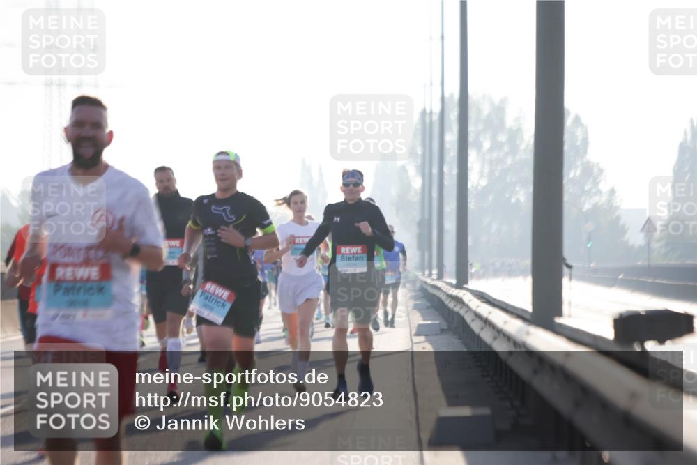 03.10.2025 - Köhlbrandbrückenlauf Jannik Wohlers http://msf.ph/oto/9054823 03.10.2025 09:12:37 Position 3 7, 3609, 1034 meine-sportfotos.de