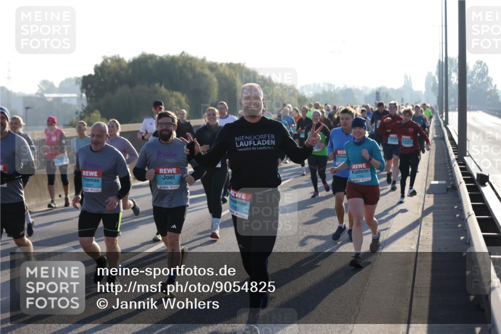 03.10.2025 - Köhlbrandbrückenlauf Jannik Wohlers http://msf.ph/oto/9054825 03.10.2025 09:20:23 Position 3 3022, 3026, 1785, 1754 meine-sportfotos.de