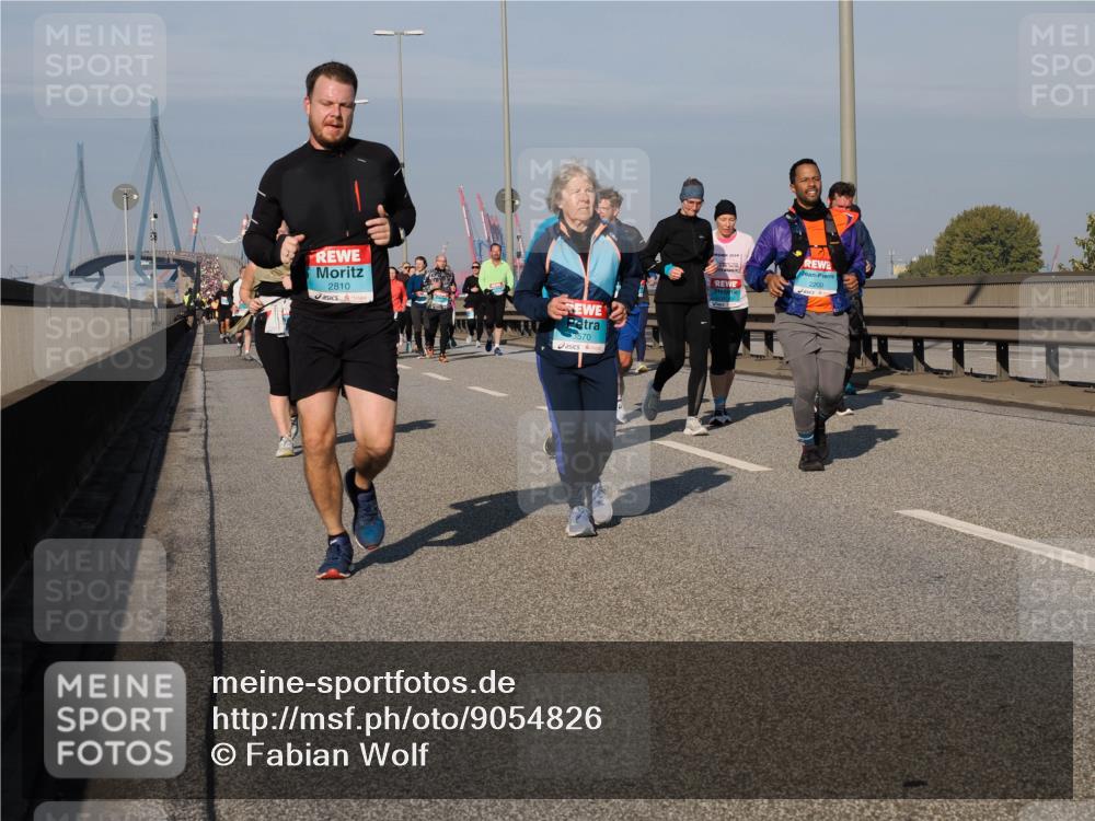 03.10.2025 - Köhlbrandbrückenlauf Fabian Wolf http://msf.ph/oto/9054826 03.10.2025 10:02:50 Position 3 2810, 3570, 2024, 2200 meine-sportfotos.de
