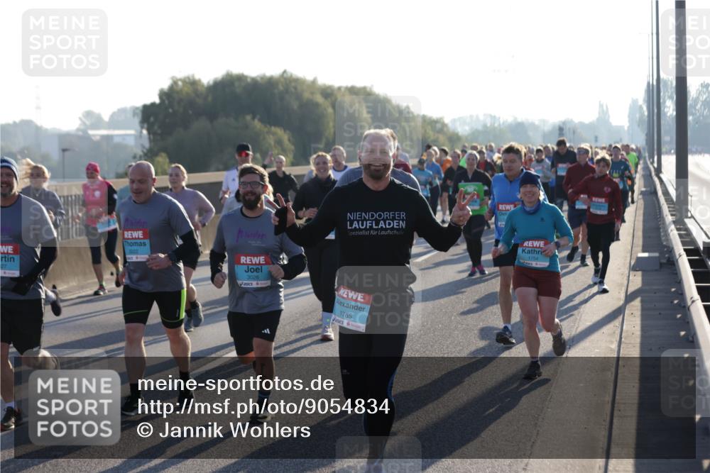 03.10.2025 - Köhlbrandbrückenlauf Jannik Wohlers http://msf.ph/oto/9054834 03.10.2025 09:20:24 Position 3 27, 3022, 3026, 1785, 1754 meine-sportfotos.de