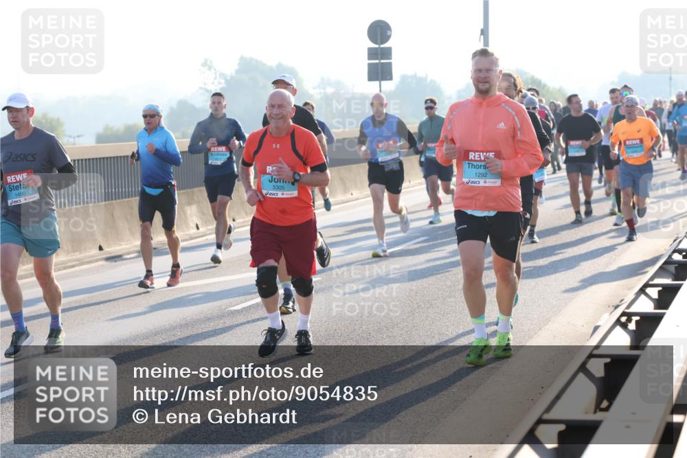 03.10.2025 - Köhlbrandbrückenlauf Lena Gebhardt http://msf.ph/oto/9054835 03.10.2025 09:16:41 Position 1 1490, 3305, 1292 meine-sportfotos.de