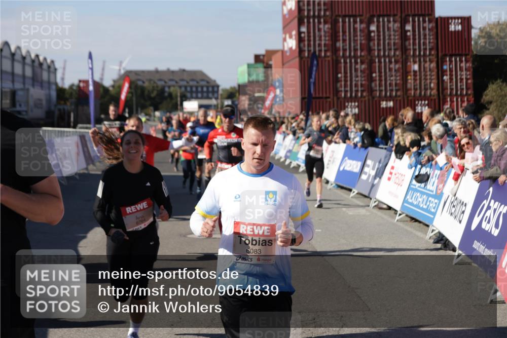 03.10.2025 - Köhlbrandbrückenlauf Jannik Wohlers http://msf.ph/oto/9054839 03.10.2025 13:10:04 Ziel 4196, 4260, 4573, 4718, 4730, 4787, 4837, 4929, 5763, 5977, 6083, 6111, 6428, 6432, 6750, 6764, 6813 meine-sportfotos.de