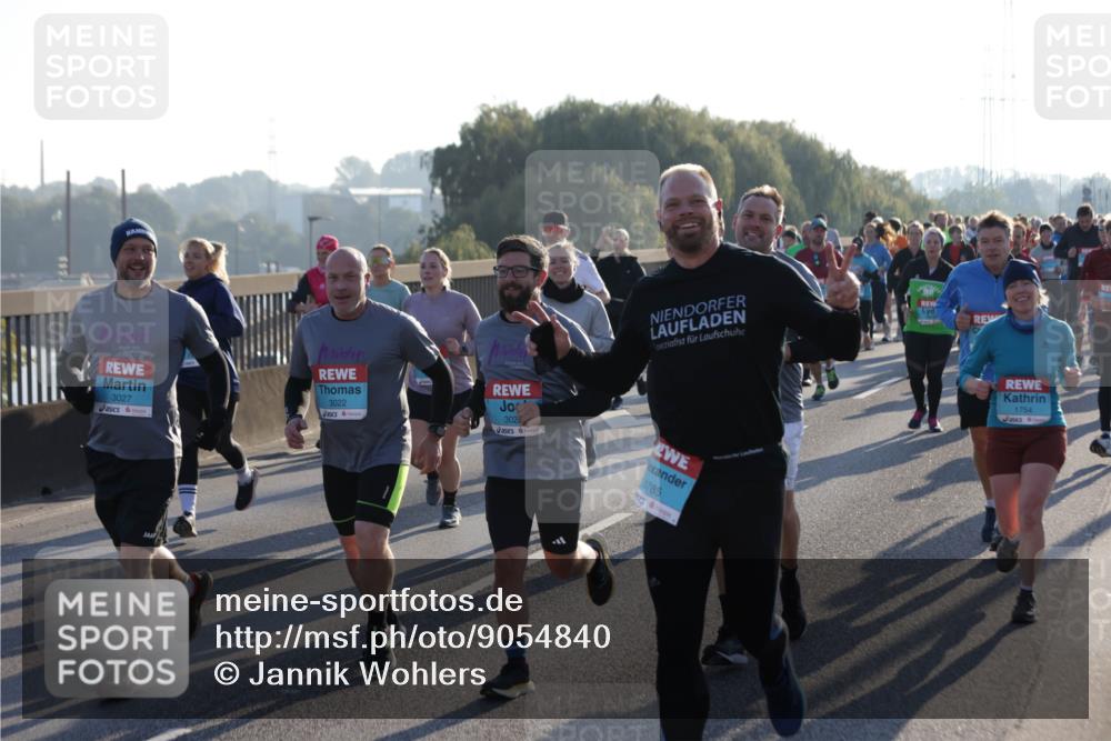 03.10.2025 - Köhlbrandbrückenlauf Jannik Wohlers http://msf.ph/oto/9054840 03.10.2025 09:20:24 Position 3 3027, 3022, 302, 1785, 1754 meine-sportfotos.de