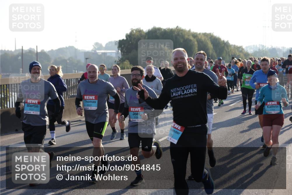 03.10.2025 - Köhlbrandbrückenlauf Jannik Wohlers http://msf.ph/oto/9054845 03.10.2025 09:20:24 Position 3 3027, 3022, 3026, 1785, 1754 meine-sportfotos.de