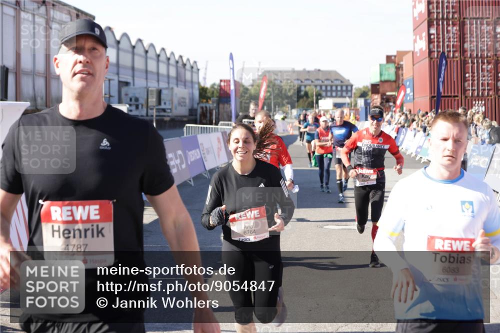 03.10.2025 - Köhlbrandbrückenlauf Jannik Wohlers http://msf.ph/oto/9054847 03.10.2025 13:10:04 Ziel 4196, 4260, 4573, 4718, 4730, 4787, 4837, 4929, 5763, 5977, 6083, 6111, 6428, 6432, 6750, 6764, 6813 meine-sportfotos.de