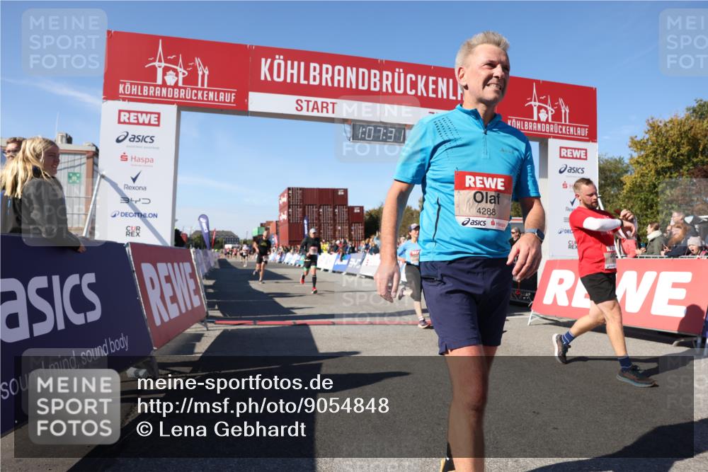 03.10.2025 - Köhlbrandbrückenlauf Lena Gebhardt http://msf.ph/oto/9054848 03.10.2025 13:07:31 Ziel 4113, 4254, 4287, 4288, 4375, 4590, 4636, 4794, 4806, 5645, 5646, 5870, 5872, 6459 meine-sportfotos.de