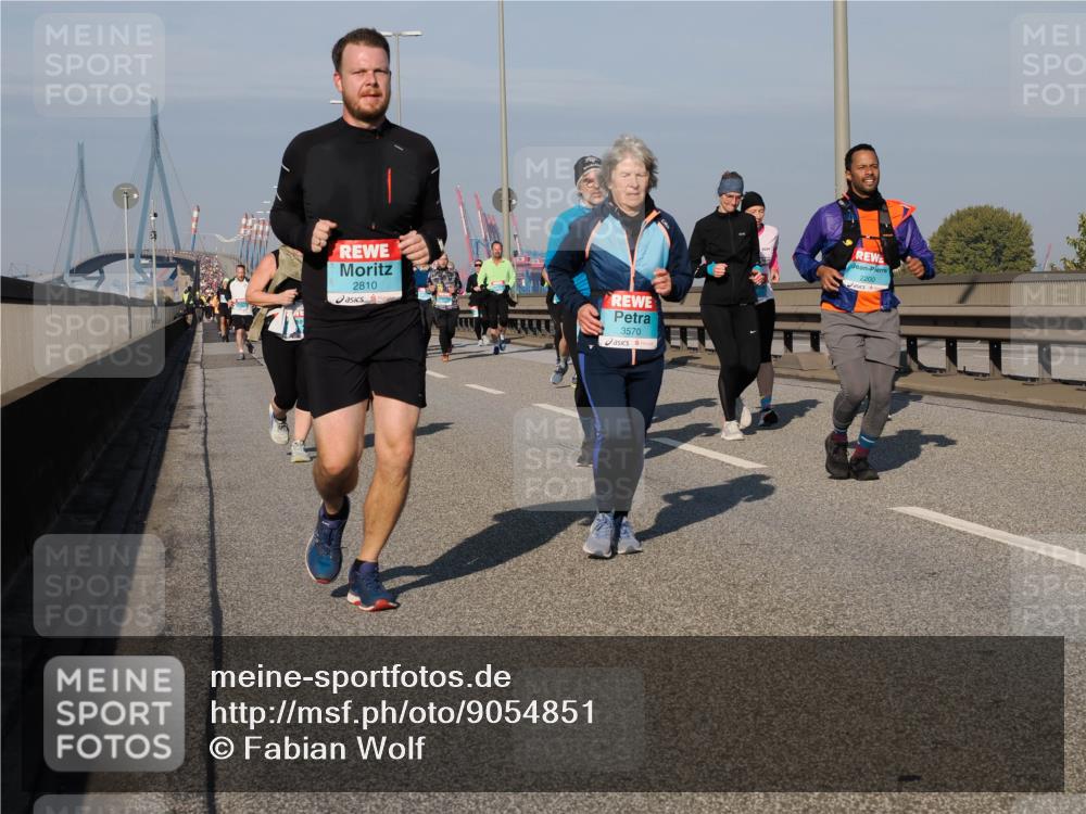 03.10.2025 - Köhlbrandbrückenlauf Fabian Wolf http://msf.ph/oto/9054851 03.10.2025 10:02:50 Position 3 2810, 3570, 2200 meine-sportfotos.de