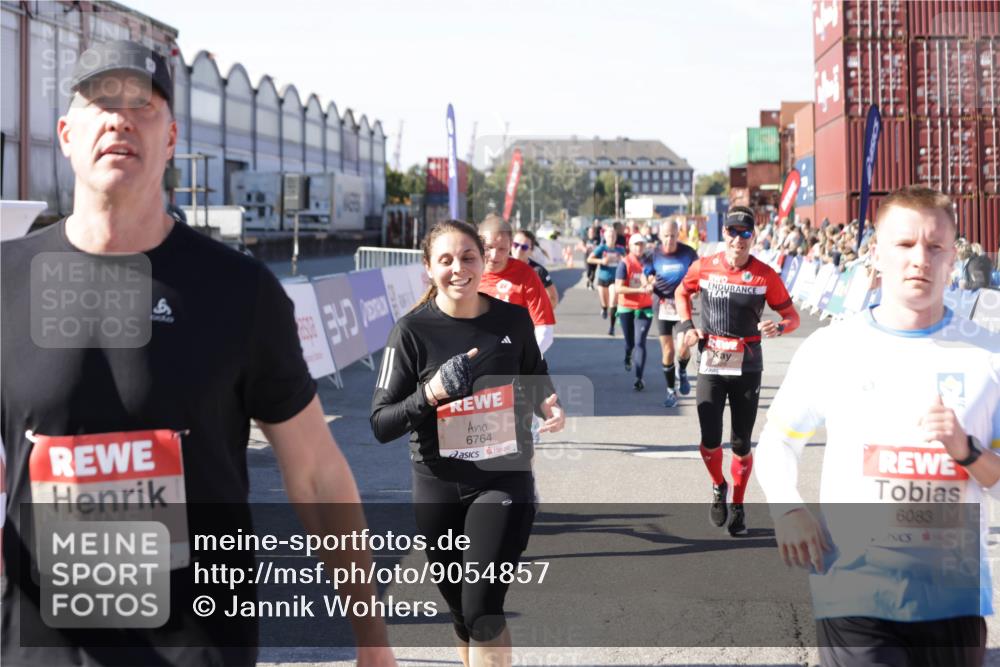 03.10.2025 - Köhlbrandbrückenlauf Jannik Wohlers http://msf.ph/oto/9054857 03.10.2025 13:10:04 Ziel 4196, 4260, 4573, 4718, 4730, 4787, 4837, 4929, 5763, 5977, 6083, 6111, 6428, 6432, 6750, 6764, 6813 meine-sportfotos.de