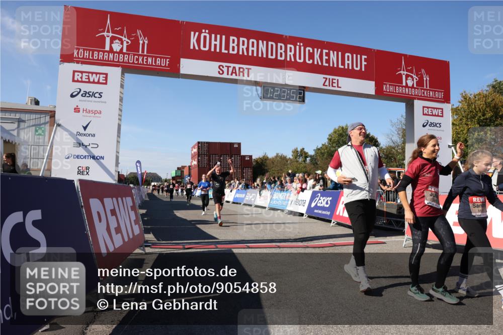 03.10.2025 - Köhlbrandbrückenlauf Lena Gebhardt http://msf.ph/oto/9054858 03.10.2025 13:23:52 Ziel 4285, 4465, 4918, 5081, 5093, 5431, 5709, 5742, 6728 meine-sportfotos.de