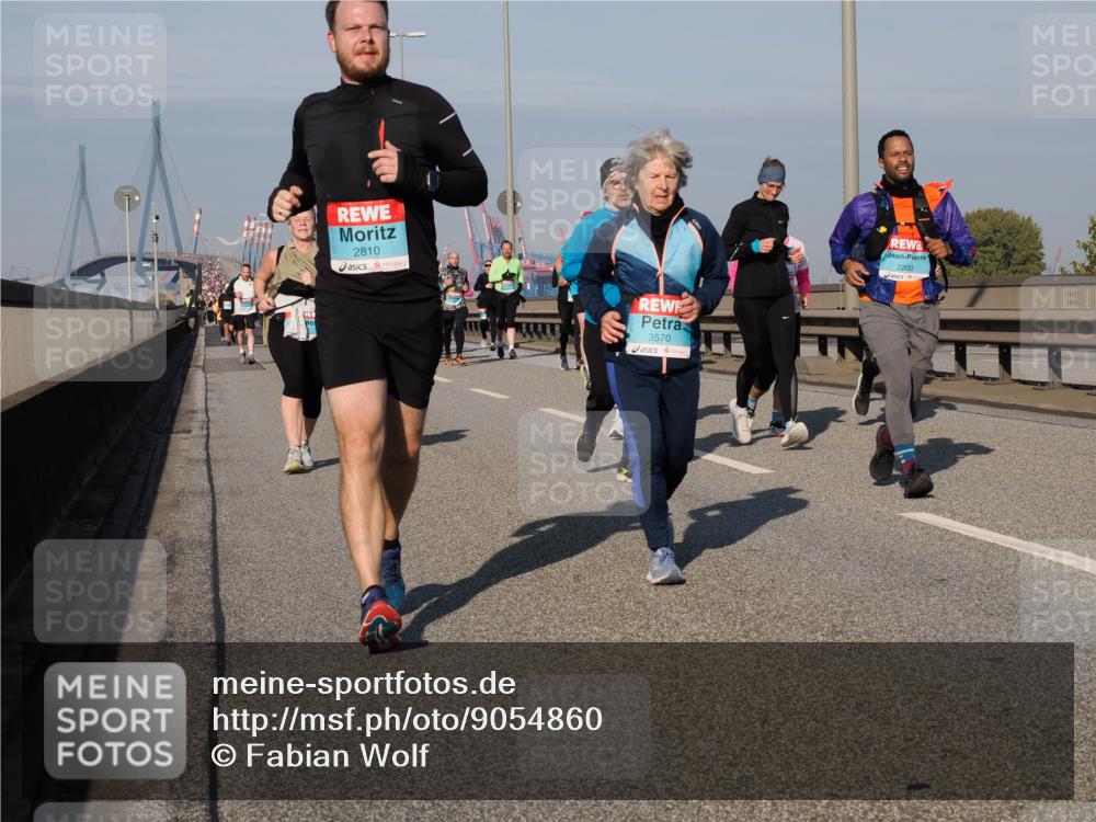 03.10.2025 - Köhlbrandbrückenlauf Fabian Wolf http://msf.ph/oto/9054860 03.10.2025 10:02:50 Position 3 2810, 3570, 2200 meine-sportfotos.de