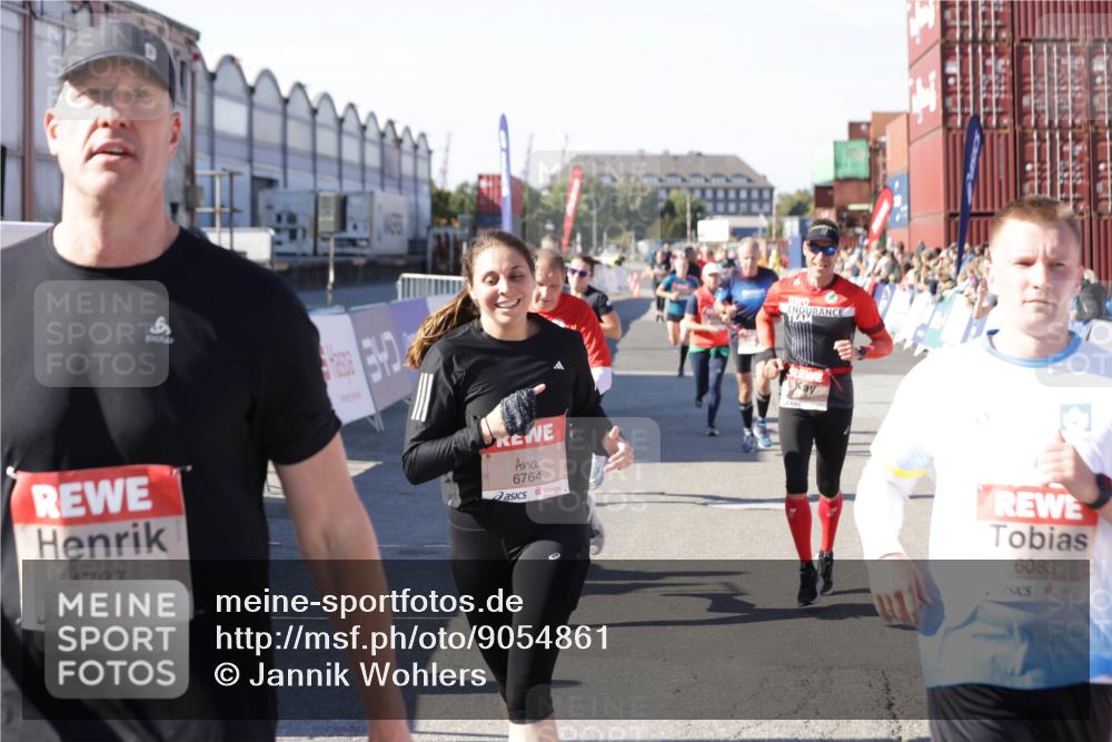 03.10.2025 - Köhlbrandbrückenlauf Jannik Wohlers http://msf.ph/oto/9054861 03.10.2025 13:10:04 Ziel 4196, 4260, 4573, 4718, 4730, 4787, 4837, 4929, 5763, 5977, 6083, 6111, 6428, 6432, 6750, 6764, 6813 meine-sportfotos.de