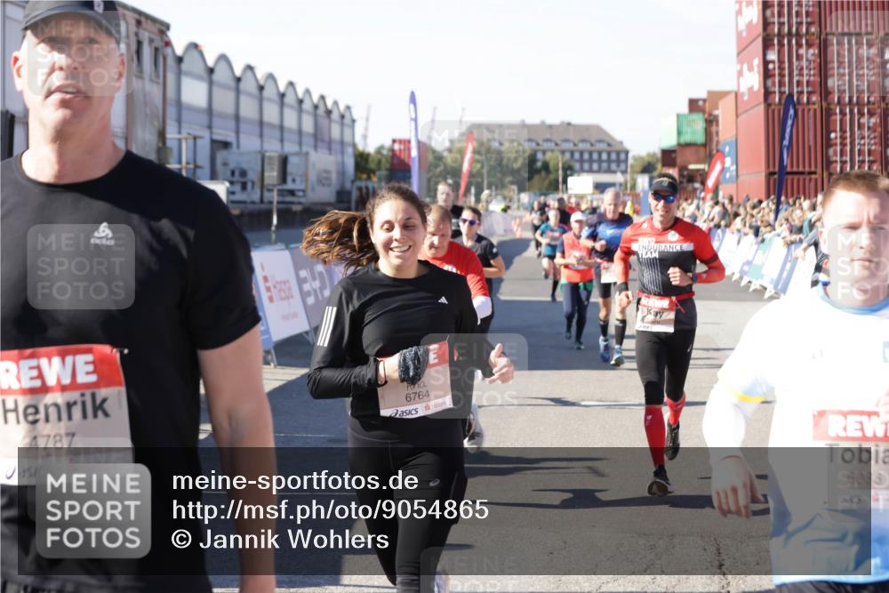 03.10.2025 - Köhlbrandbrückenlauf Jannik Wohlers http://msf.ph/oto/9054865 03.10.2025 13:10:05 Ziel 4196, 4260, 4573, 4730, 4787, 4929, 5763, 5977, 6083, 6111, 6428, 6432, 6750, 6764, 6813 meine-sportfotos.de