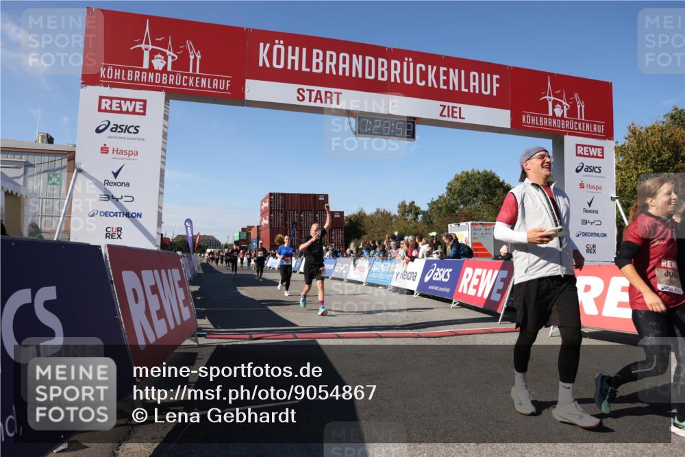 03.10.2025 - Köhlbrandbrückenlauf Lena Gebhardt http://msf.ph/oto/9054867 03.10.2025 13:23:53 Ziel 4285, 4465, 4647, 4918, 5081, 5093, 5361, 5431, 5709, 5742, 6728 meine-sportfotos.de