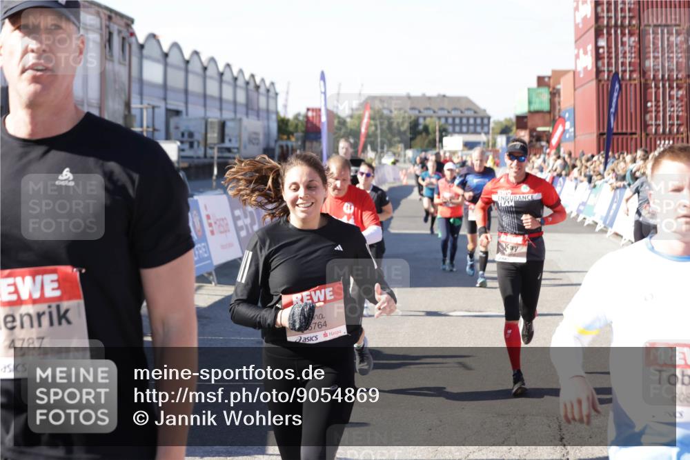 03.10.2025 - Köhlbrandbrückenlauf Jannik Wohlers http://msf.ph/oto/9054869 03.10.2025 13:10:05 Ziel 4196, 4260, 4573, 4730, 4787, 4929, 5763, 5977, 6083, 6111, 6428, 6432, 6750, 6764, 6813 meine-sportfotos.de