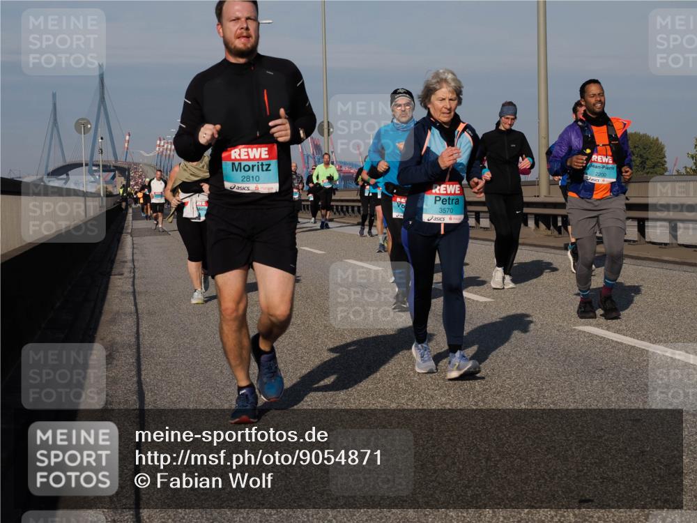 03.10.2025 - Köhlbrandbrückenlauf Fabian Wolf http://msf.ph/oto/9054871 03.10.2025 10:02:50 Position 3 2810, 3570, 2200 meine-sportfotos.de