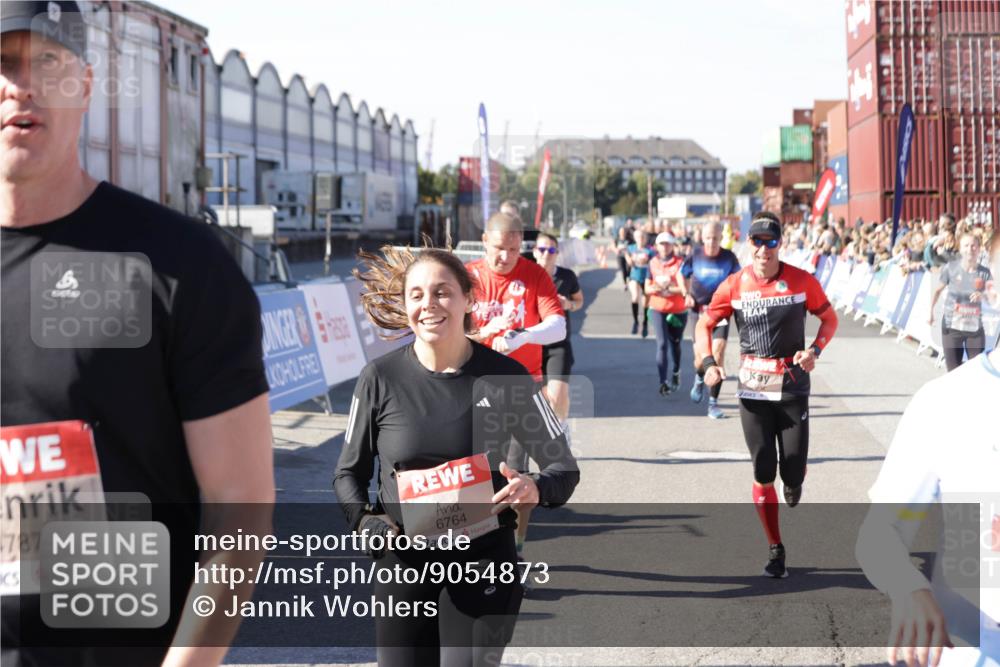 03.10.2025 - Köhlbrandbrückenlauf Jannik Wohlers http://msf.ph/oto/9054873 03.10.2025 13:10:05 Ziel 4196, 4260, 4573, 4730, 4787, 4929, 5763, 5977, 6083, 6111, 6428, 6432, 6750, 6764, 6813 meine-sportfotos.de