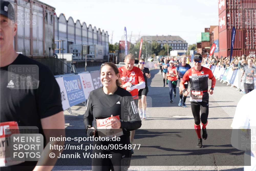 03.10.2025 - Köhlbrandbrückenlauf Jannik Wohlers http://msf.ph/oto/9054877 03.10.2025 13:10:05 Ziel 4196, 4260, 4573, 4730, 4787, 4929, 5763, 5977, 6083, 6111, 6428, 6432, 6750, 6764, 6813 meine-sportfotos.de