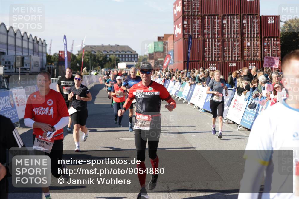 03.10.2025 - Köhlbrandbrückenlauf Jannik Wohlers http://msf.ph/oto/9054880 03.10.2025 13:10:05 Ziel 4196, 4260, 4573, 4730, 4787, 4929, 5763, 5977, 6083, 6111, 6428, 6432, 6750, 6764, 6813 meine-sportfotos.de