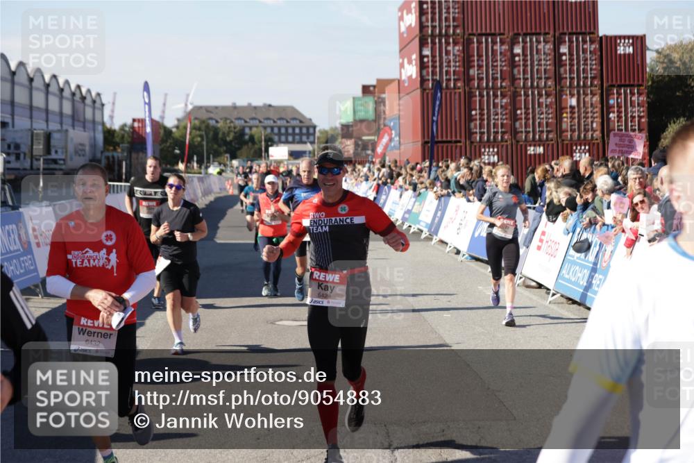 03.10.2025 - Köhlbrandbrückenlauf Jannik Wohlers http://msf.ph/oto/9054883 03.10.2025 13:10:05 Ziel 4196, 4260, 4573, 4730, 4787, 4929, 5763, 5977, 6083, 6111, 6428, 6432, 6750, 6764, 6813 meine-sportfotos.de