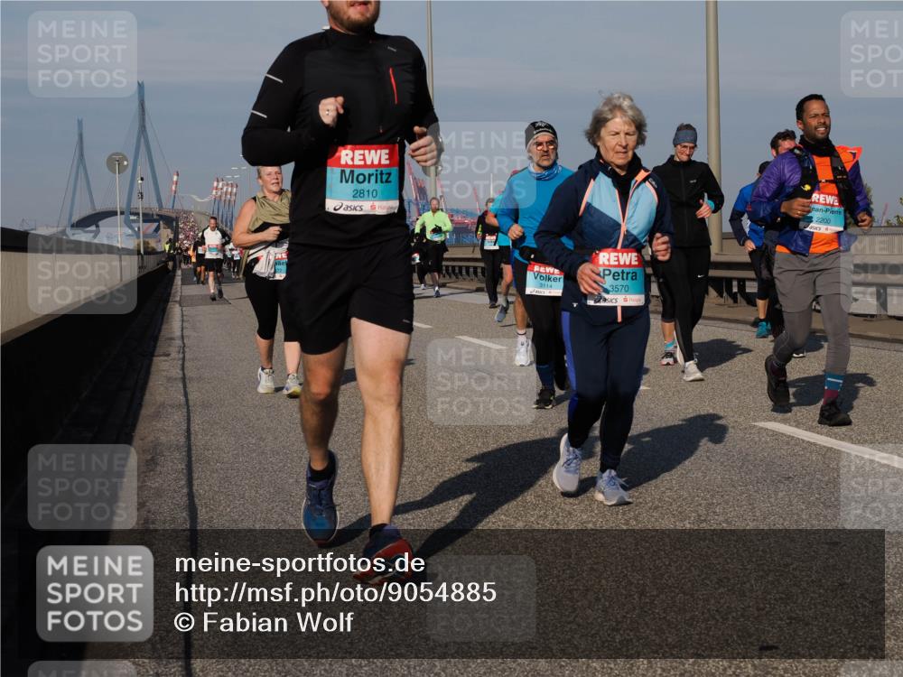 03.10.2025 - Köhlbrandbrückenlauf Fabian Wolf http://msf.ph/oto/9054885 03.10.2025 10:02:51 Position 3 2810, 3114, 3570, 2200 meine-sportfotos.de