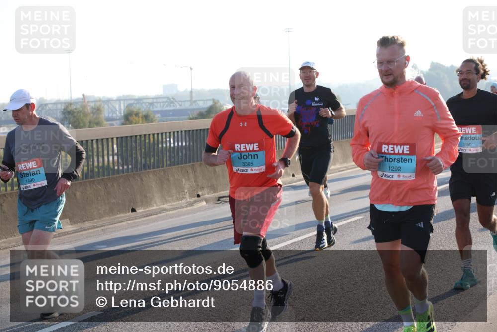 03.10.2025 - Köhlbrandbrückenlauf Lena Gebhardt http://msf.ph/oto/9054886 03.10.2025 09:16:42 Position 1 10, 1490, 3305, 1292, 1550 meine-sportfotos.de